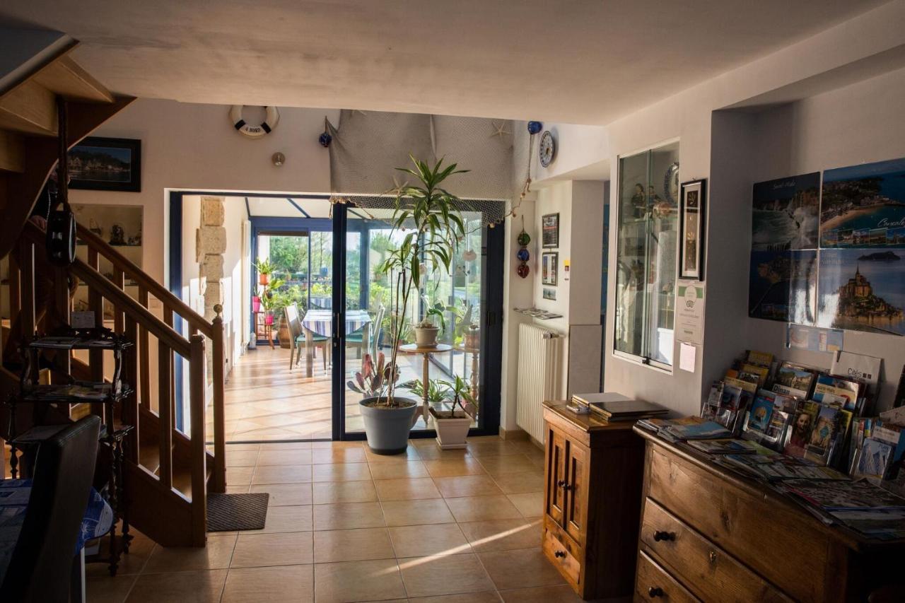 Petit Châtelet bis Hirel Extérieur photo