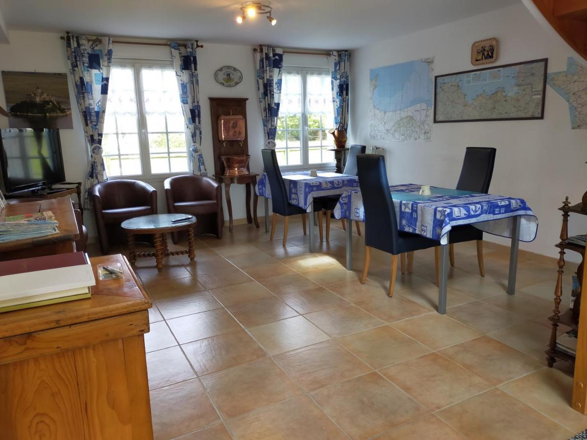 Petit Châtelet bis Hirel Extérieur photo