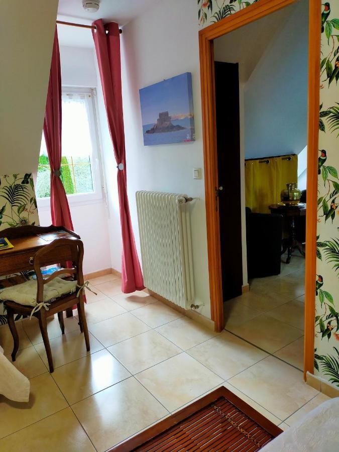 Petit Châtelet bis Hirel Extérieur photo